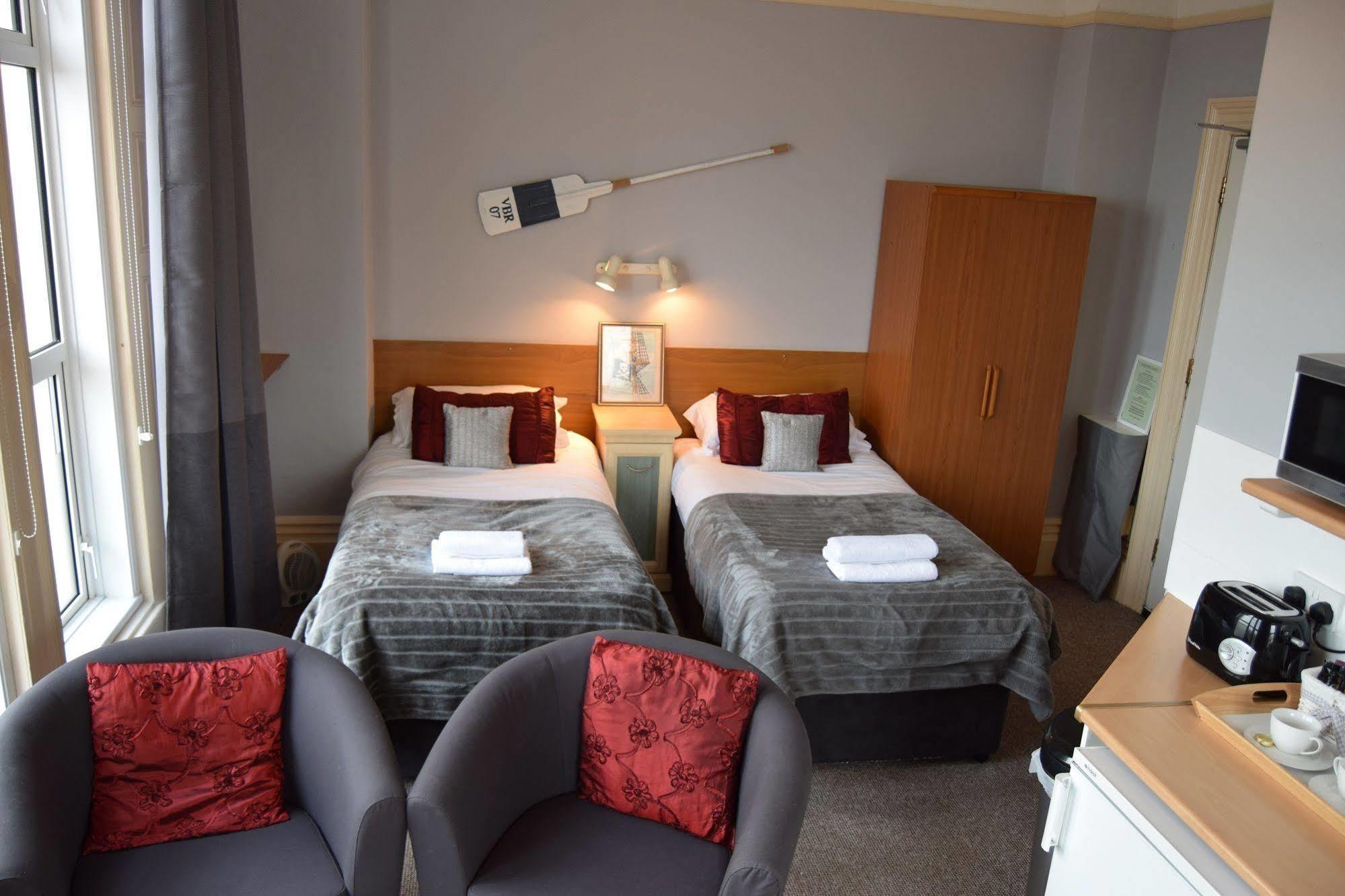 Bed and Breakfast The Blenheim Долиш Экстерьер фото